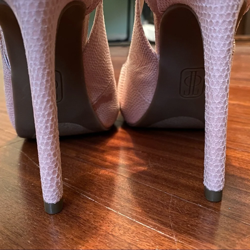 Jennifer Lopez pink heels! - Picture 3 of 6